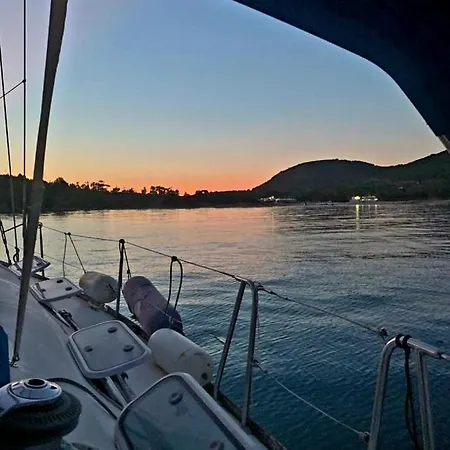 Sapore Di Vela - Escursioni E Pernottamenti Båthotell